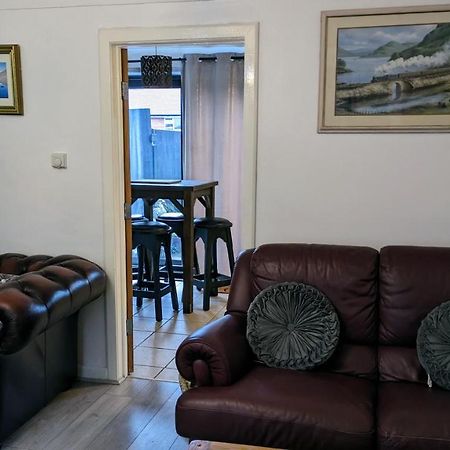 Summerhill, Wrexham - Key Worker Friendly Екстериор снимка