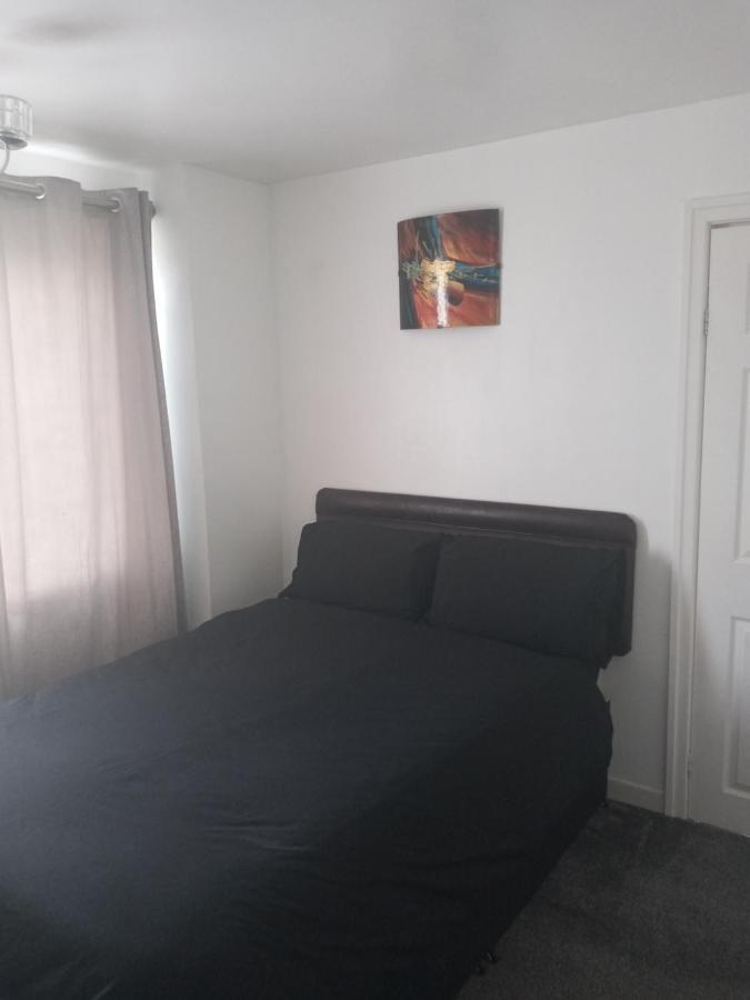 Summerhill, Wrexham - Key Worker Friendly Екстериор снимка
