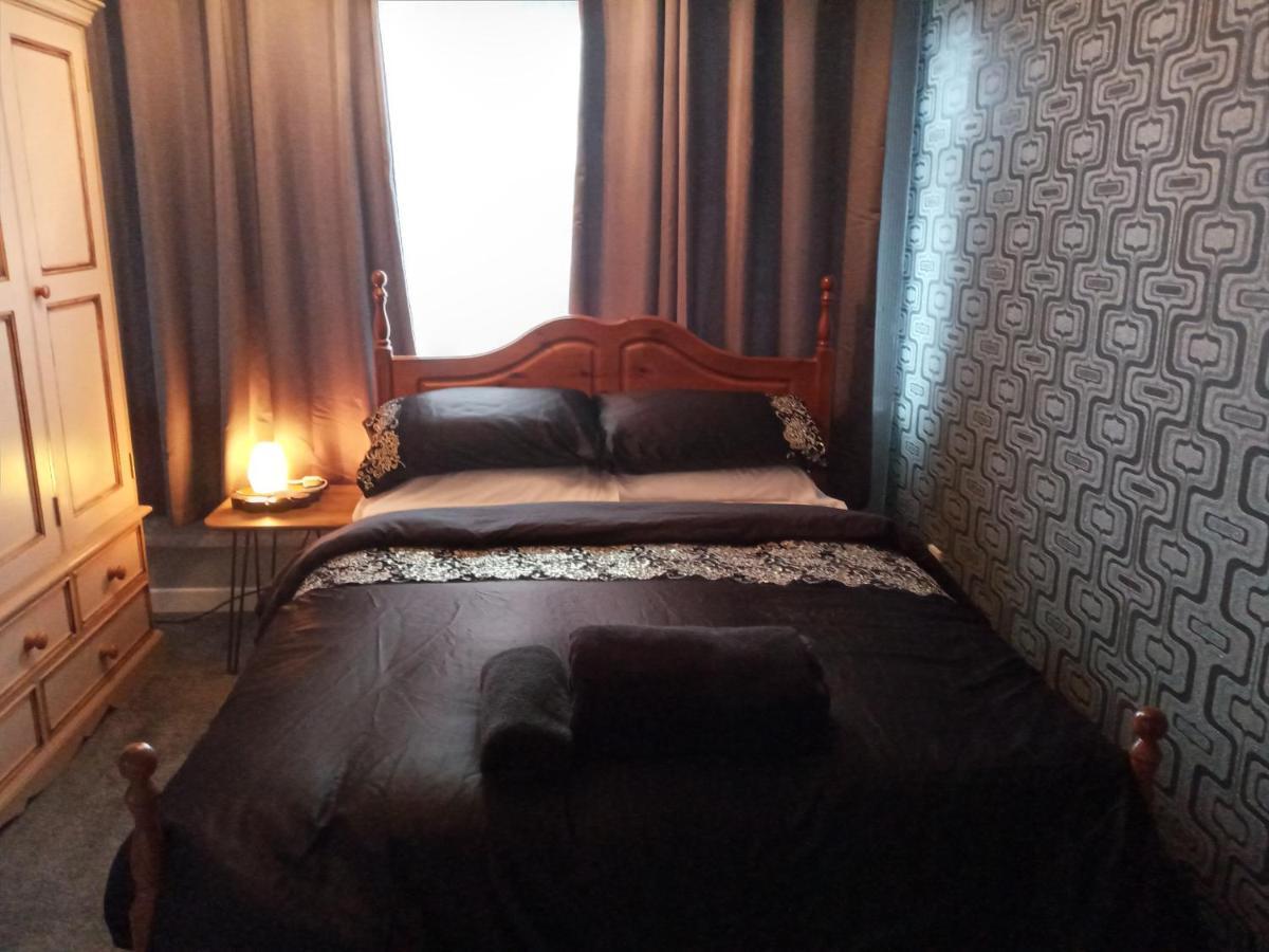 Summerhill, Wrexham - Key Worker Friendly Екстериор снимка