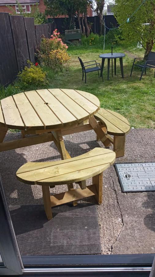 Summerhill, Wrexham - Key Worker Friendly Екстериор снимка