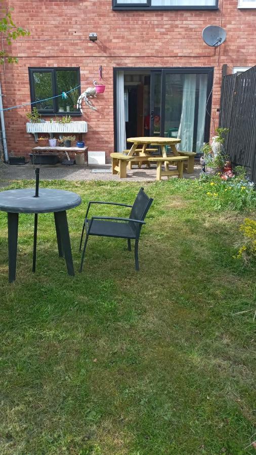 Summerhill, Wrexham - Key Worker Friendly Екстериор снимка