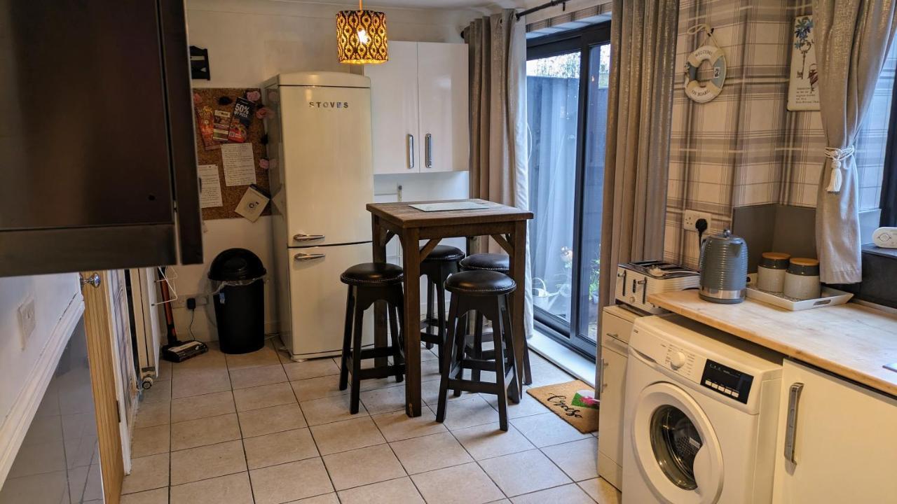 Summerhill, Wrexham - Key Worker Friendly Екстериор снимка