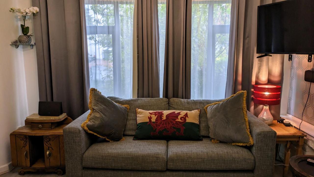 Summerhill, Wrexham - Key Worker Friendly Екстериор снимка