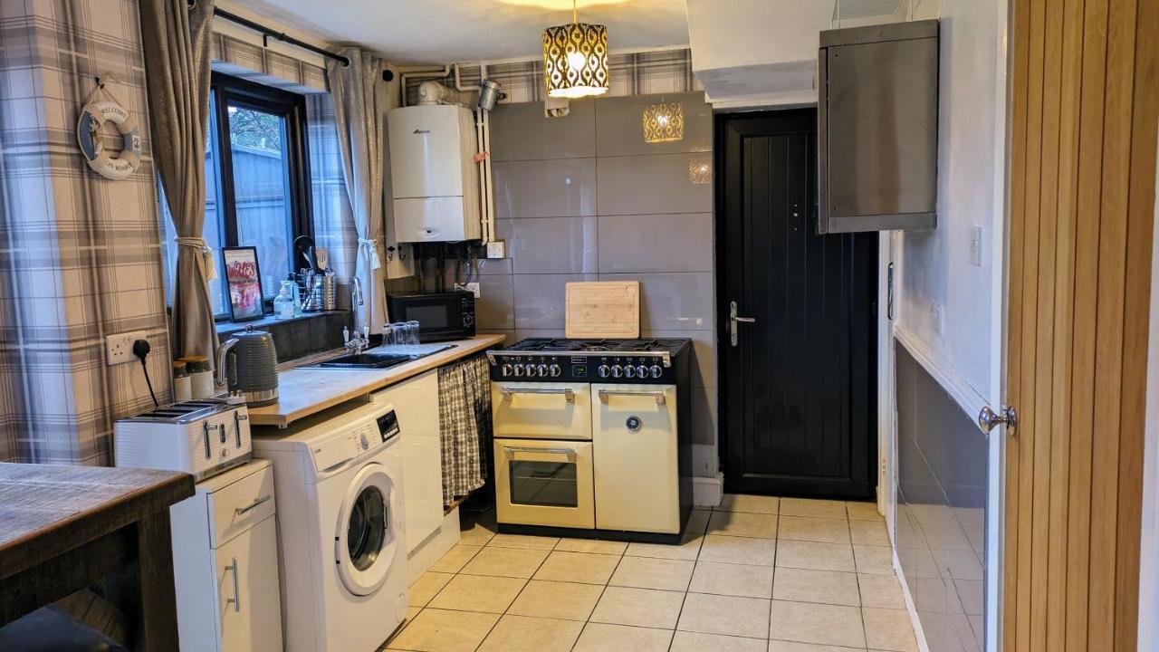 Summerhill, Wrexham - Key Worker Friendly Екстериор снимка