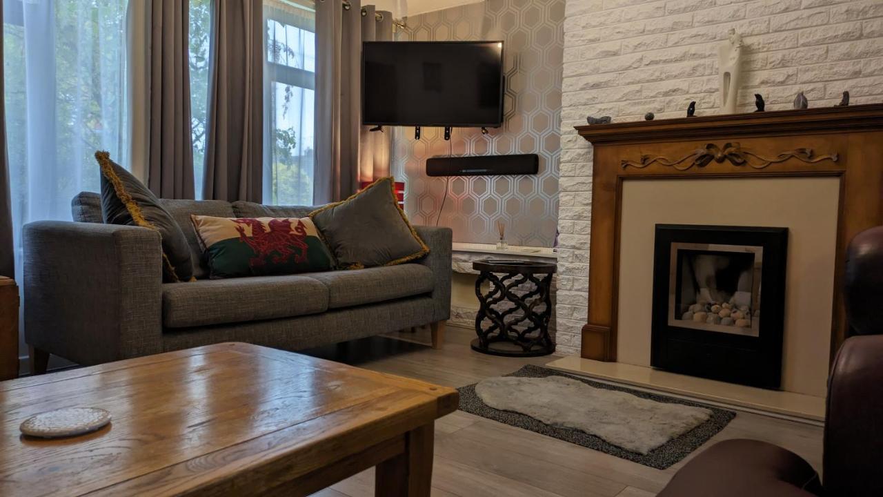 Summerhill, Wrexham - Key Worker Friendly Екстериор снимка