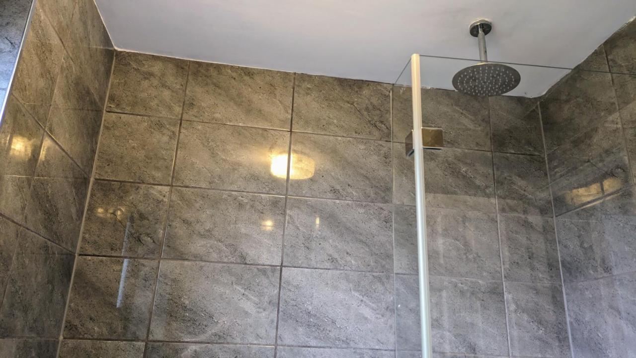 Summerhill, Wrexham - Key Worker Friendly Екстериор снимка